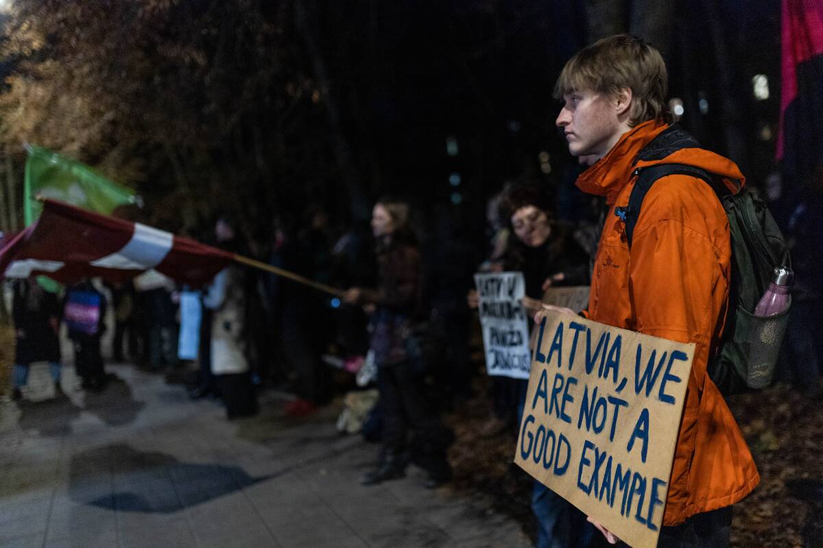 Prie Latvijos ambasados – protestas dėl sprendimo trauktis iš Stambulo konvencijos