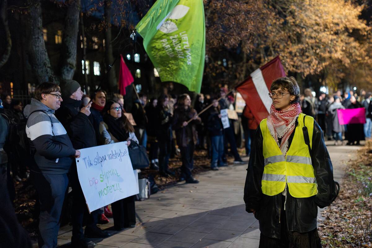 Prie Latvijos ambasados – protestas dėl sprendimo trauktis iš Stambulo konvencijos