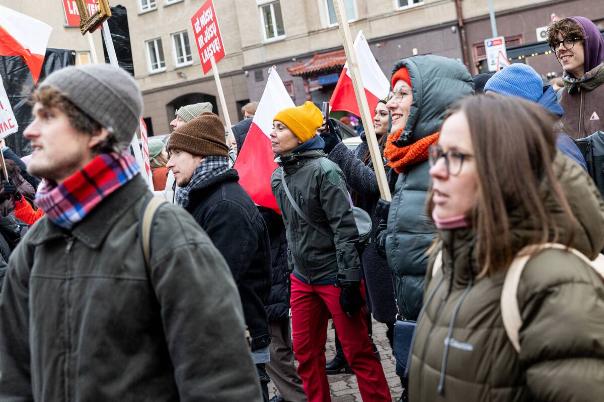 Kultūros asamblėjos mitingas užbaigtas muzikiniu traktorių pasirodymu