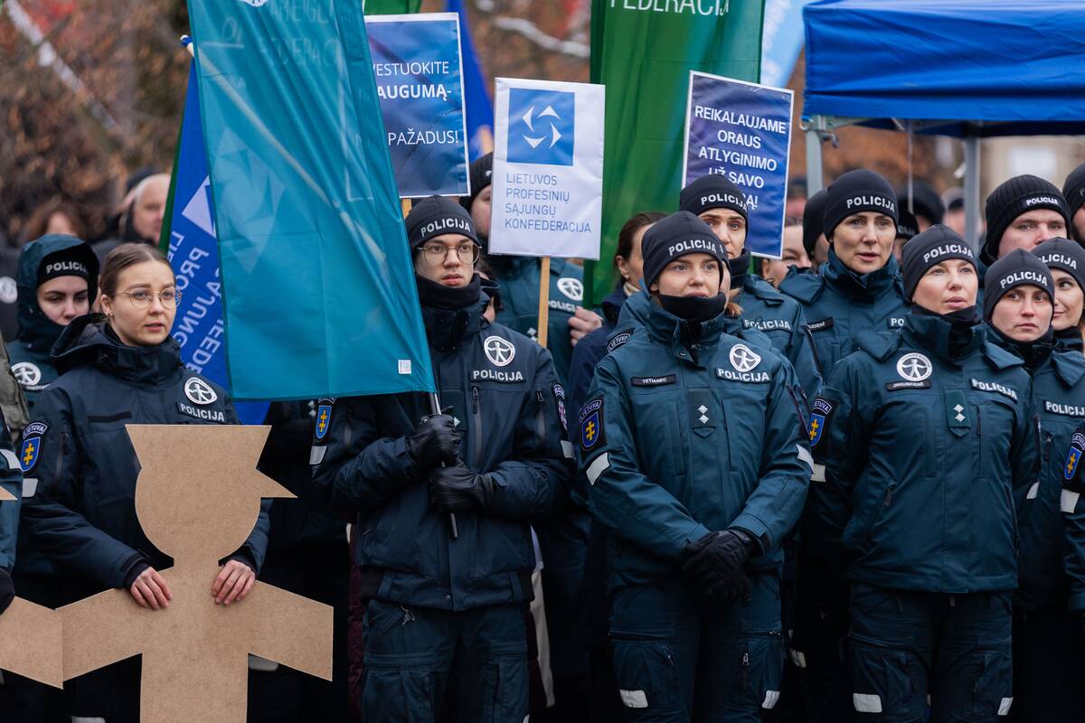 Statutinių pareigūnų protesto akcija „Popierinis saugumas“