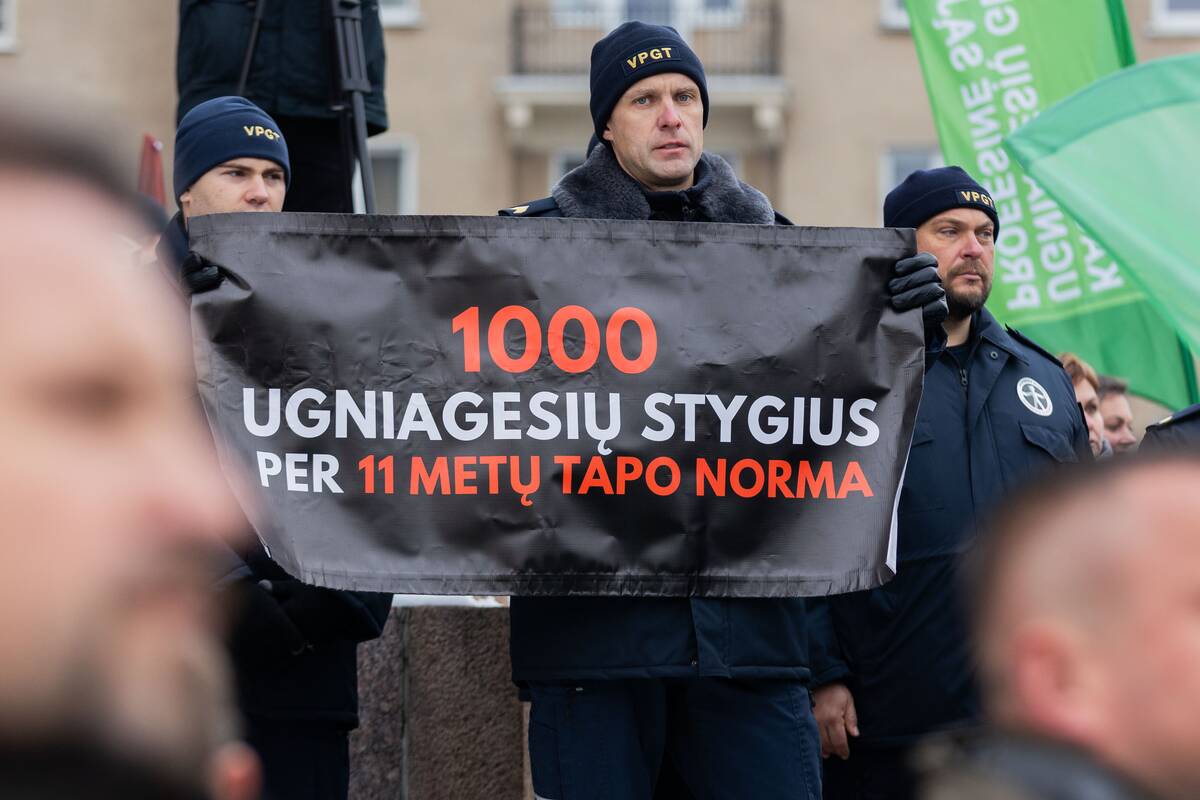 Statutinių pareigūnų protesto akcija „Popierinis saugumas“