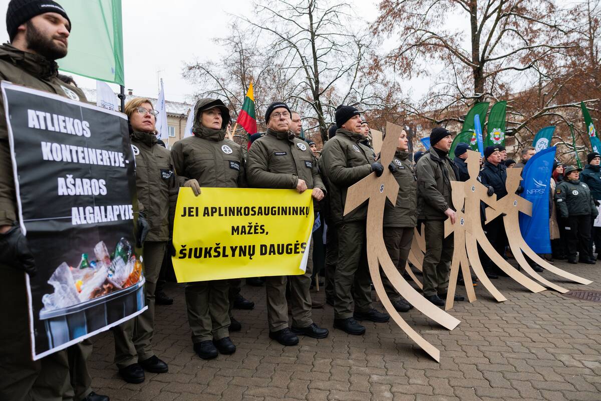 Statutinių pareigūnų protesto akcija „Popierinis saugumas“