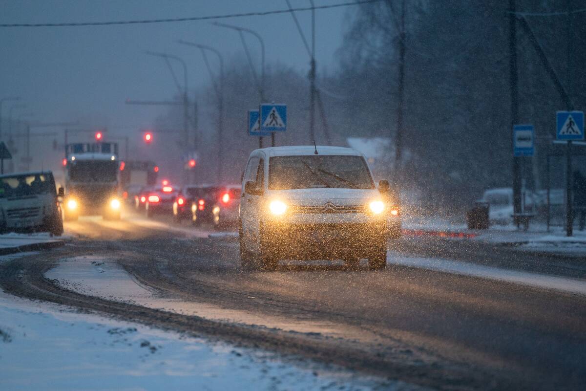 Visoje Lietuvoje gausiai sninga
