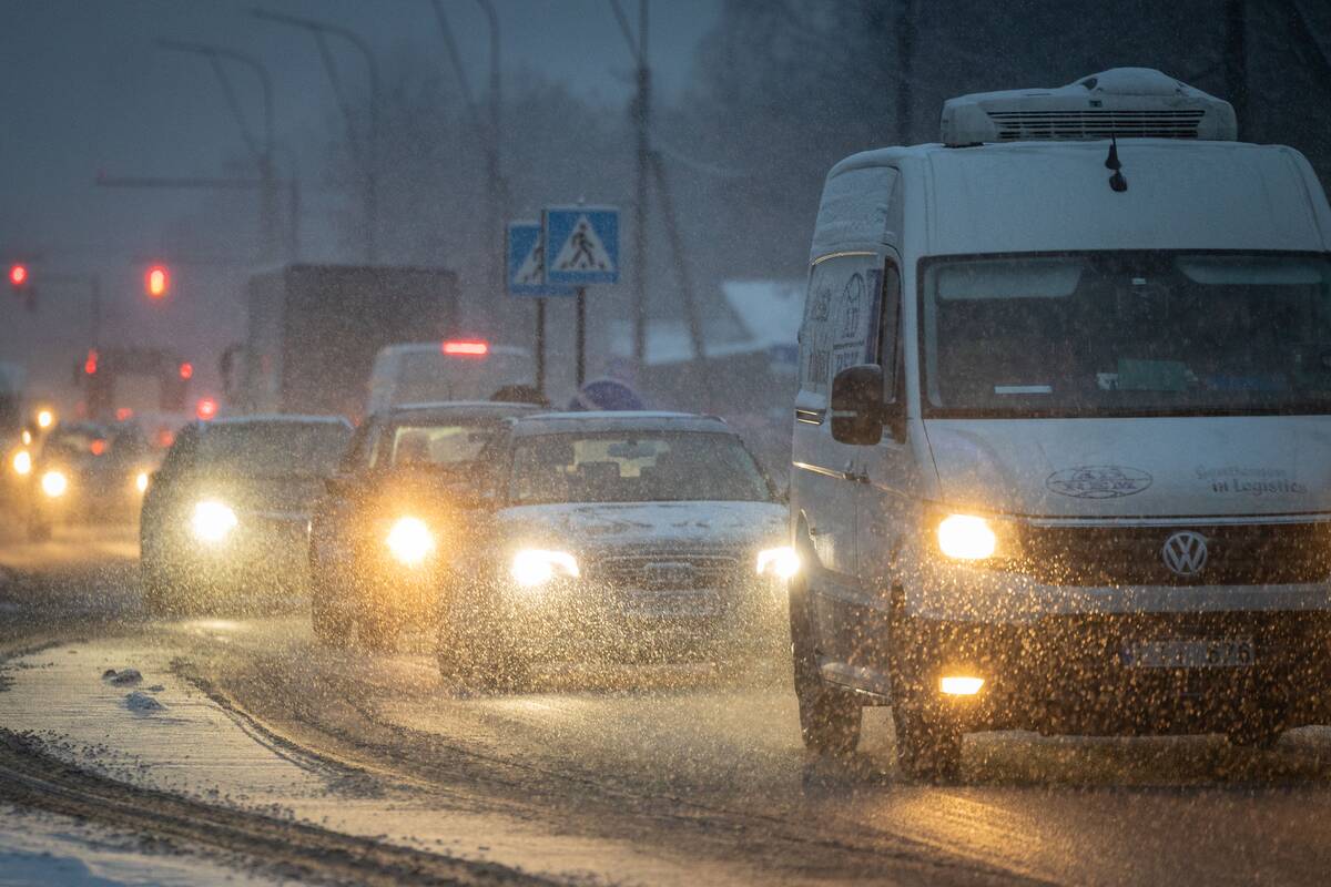 Visoje Lietuvoje gausiai sninga