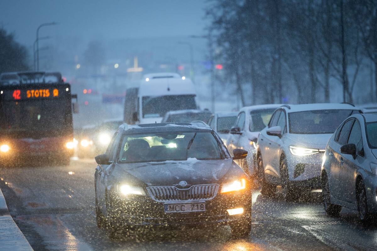 Visoje Lietuvoje gausiai sninga