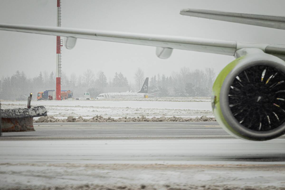 Lėktuvas nuslydo nuo pakilimo tako Vilniaus oro uoste