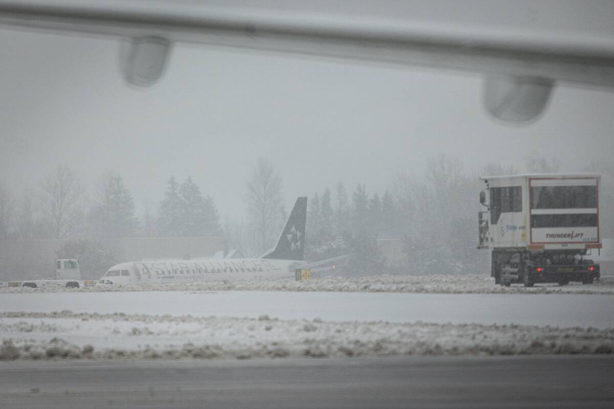 Lėktuvas nuslydo nuo pakilimo tako Vilniaus oro uoste