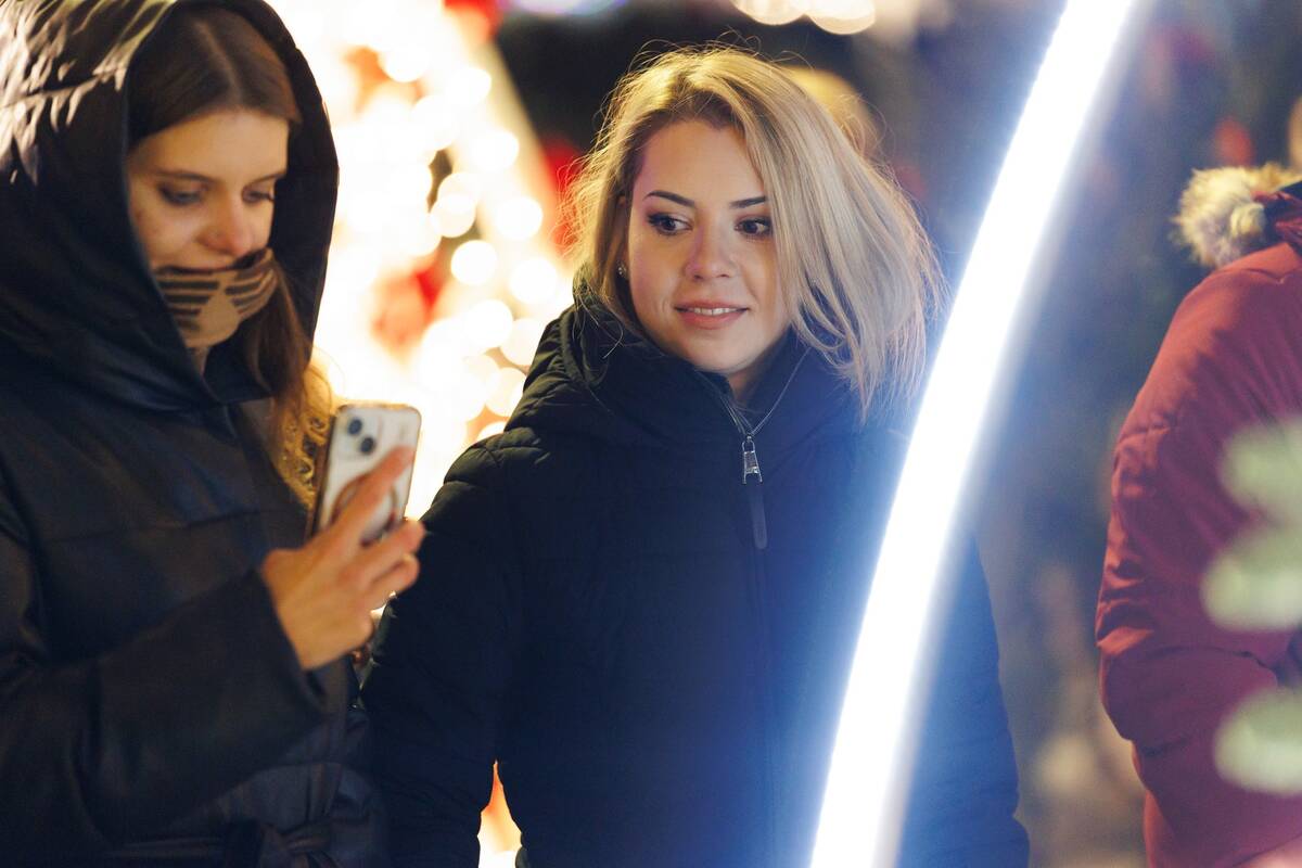 Jonavoje įžiebta Kalėdų eglutė ir Kalėdinių eglučių miestelis