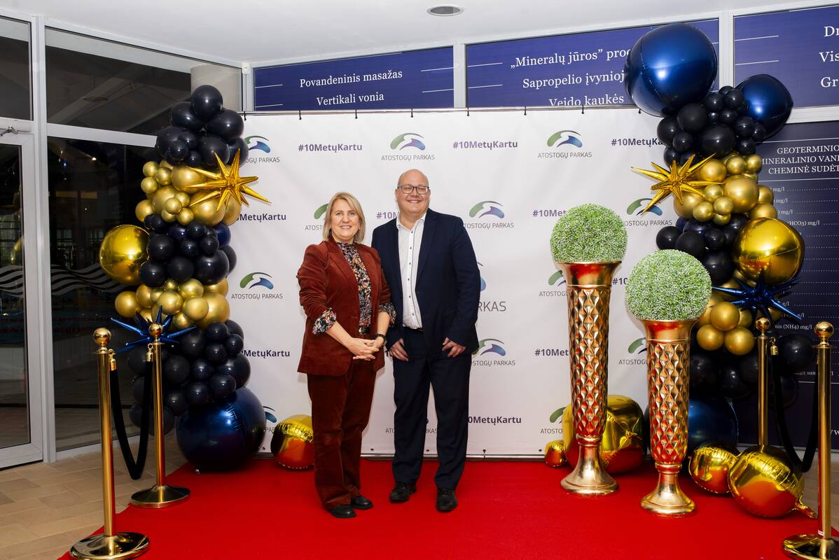 Klaipėdos valstybinės kolegijos dekanė dr. Jurgita Kasparienė ir Verslo administravimo katedros vedėjas Mantas Saltykovas.