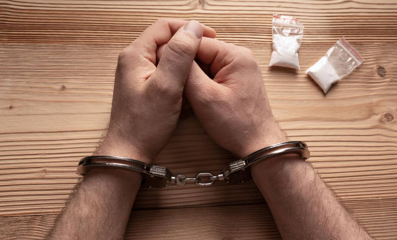 Policininkai sulaikė į konteinerį narkotikus įmetusį vyrą