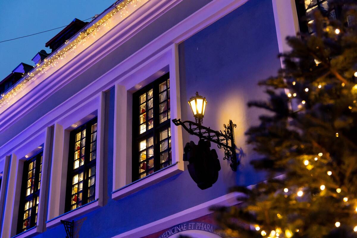 Kalėdų magija sugrįžta į Senamiestį: verslai kviečiami savo erdves puošti Art Deco stiliumi