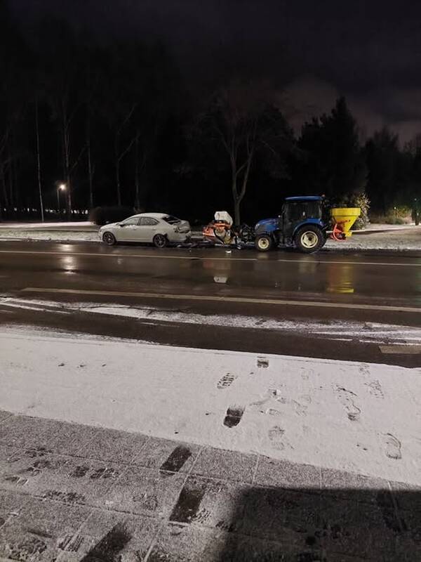 Alytuje kelininkas traktoriumi rėžėsi į „Škodą“