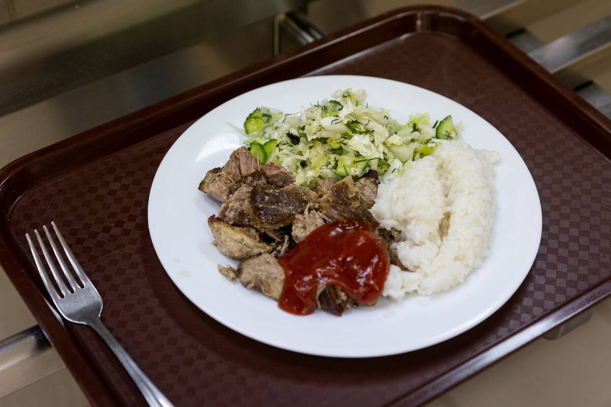 Progimnazijoje – masinis apsinuodijimas: du moksleiviai – medikų rankose