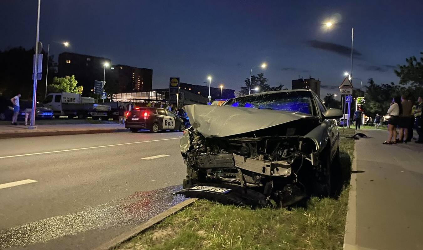 Visiškai girtas baltarusis greitį viršijo 60 km/val., bet dėl žiaurios avarijos atsakomybės išvengė