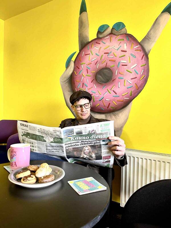 Situacija: pirmąją lapkričio savaitę abu M. Skukausko valdomi viešbučiai buvo perpildyti.