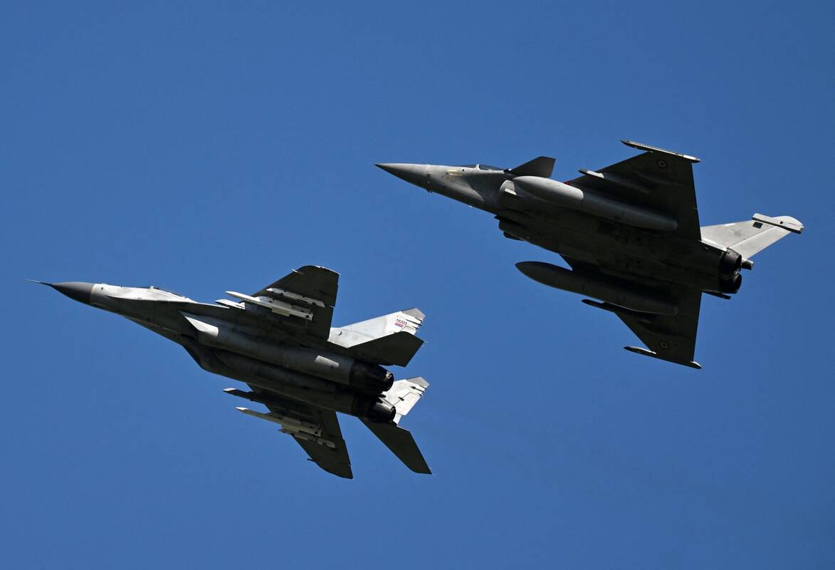 Lenkijos naikintuvai trečią kartą šią savaitę perėmė Rusijos lėktuvą virš Baltijos jūros