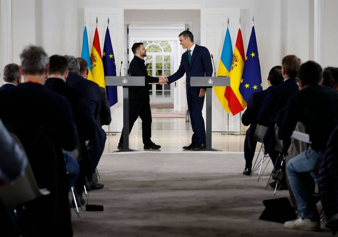 Ispanijos premjeras paskelbė apie naują 615 mln. eurų vertės karinės pagalbos paketą Ukrainai