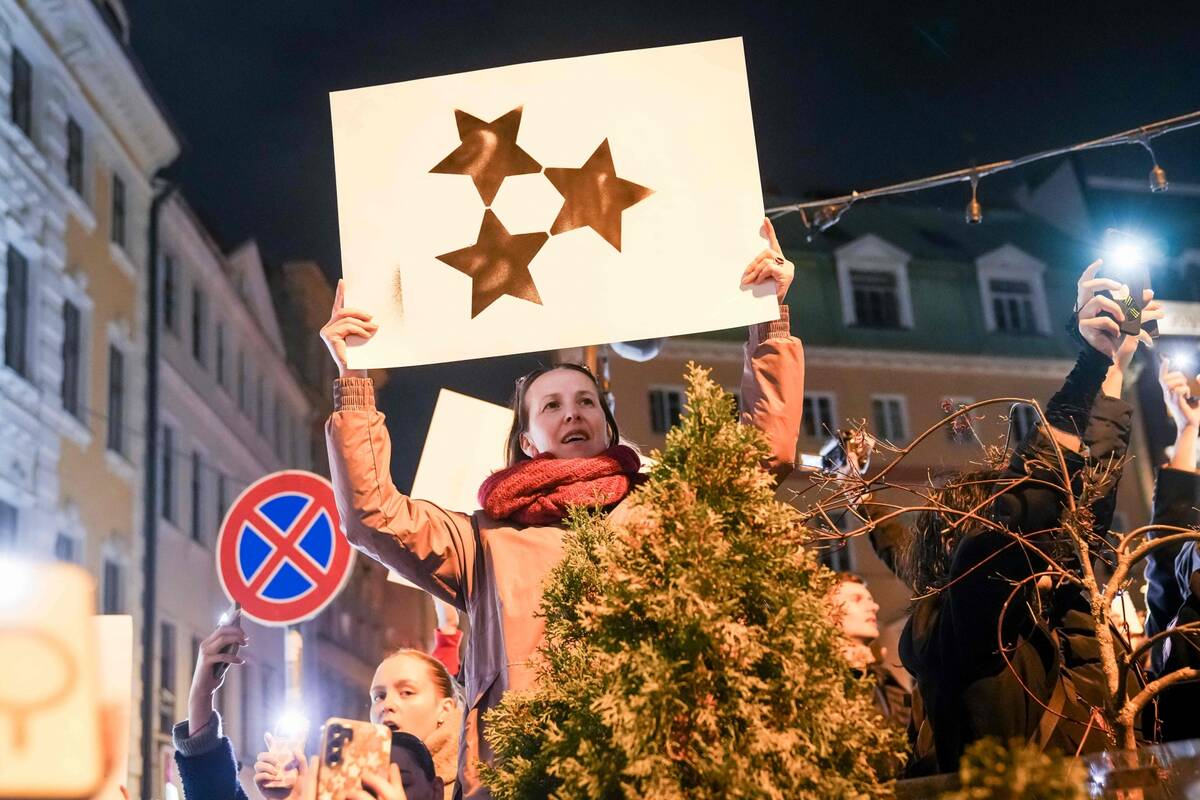 Minia, atėjusi protestuoti prieš Latvijos pasitraukimą iš Stambulo konvencijos, pradėjo skirstytis