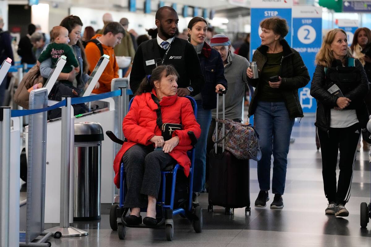 Tęsiantis Kongreso paralyžiui, JAV atšaukta šimtai skrydžių