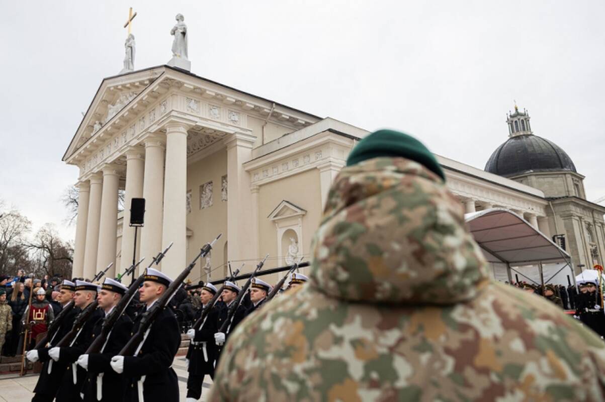 Kariuomenės logistinius pajėgumus papildė buldozeriai, sunkvežimiai, visureigiai