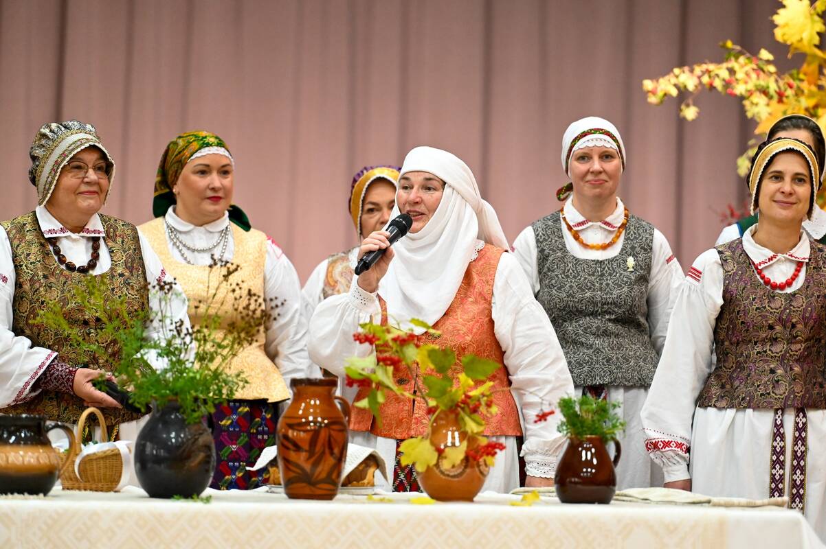 Apibūdinimas: „Gegutala“ – bendruomenė, kuri jau ketvirtį amžiaus saugo ir gyvai perduoda lietuviškų dainų, šokių ir papročių tradicijas.