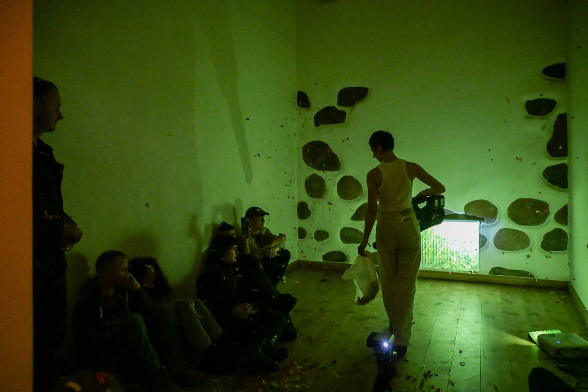 Eglės Šimėnaitės performanso „Maxima/Let it name you“ akimirka.