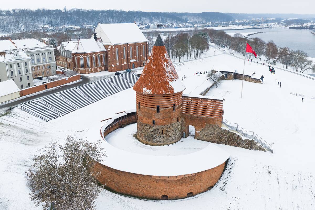 Sniegu pasipuošęs Senamiestis