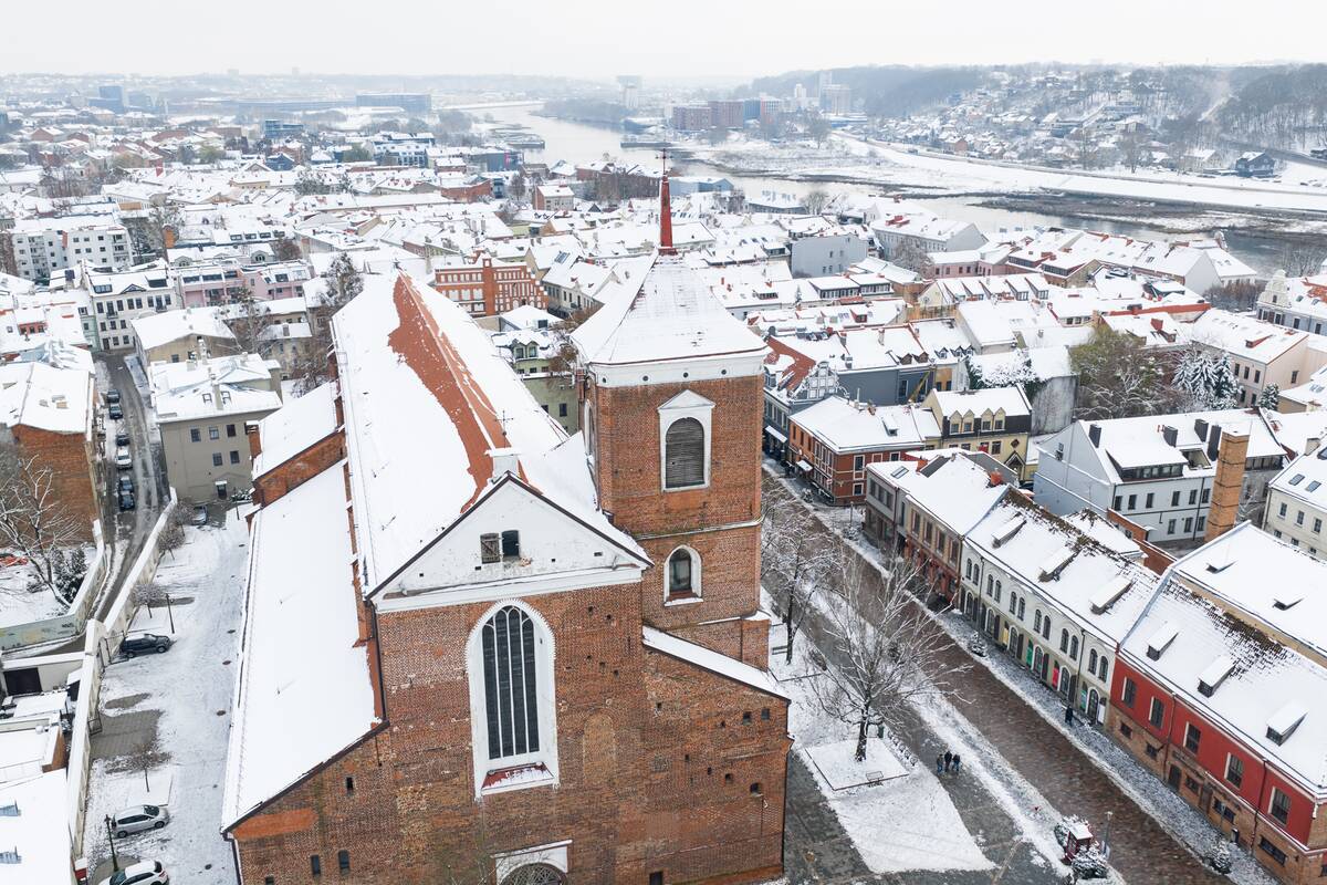 Sniegu pasipuošęs Senamiestis