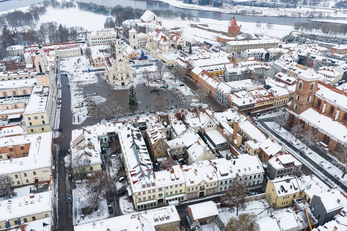 Sniegu pasipuošęs Senamiestis