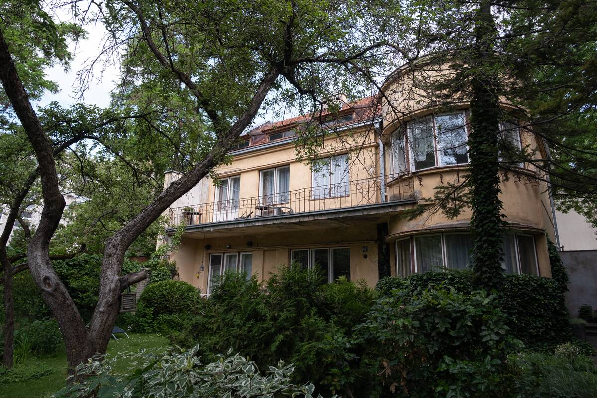 Istorinis: pagal garsiojo architekto Arno Funko projektą pastatytas prof. Augustino Janulaičio namas.