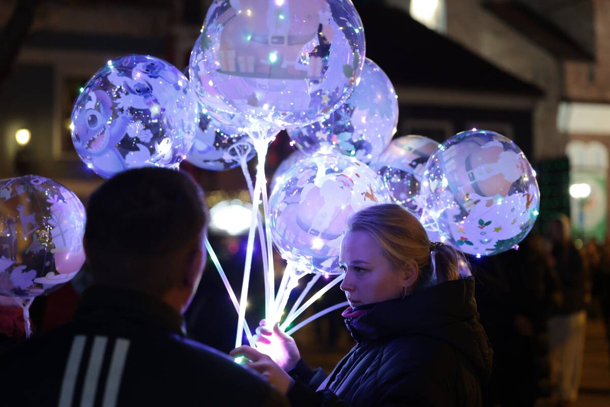 Kauniečiai renkasi į Kalėdų eglės įžiebimo šventę