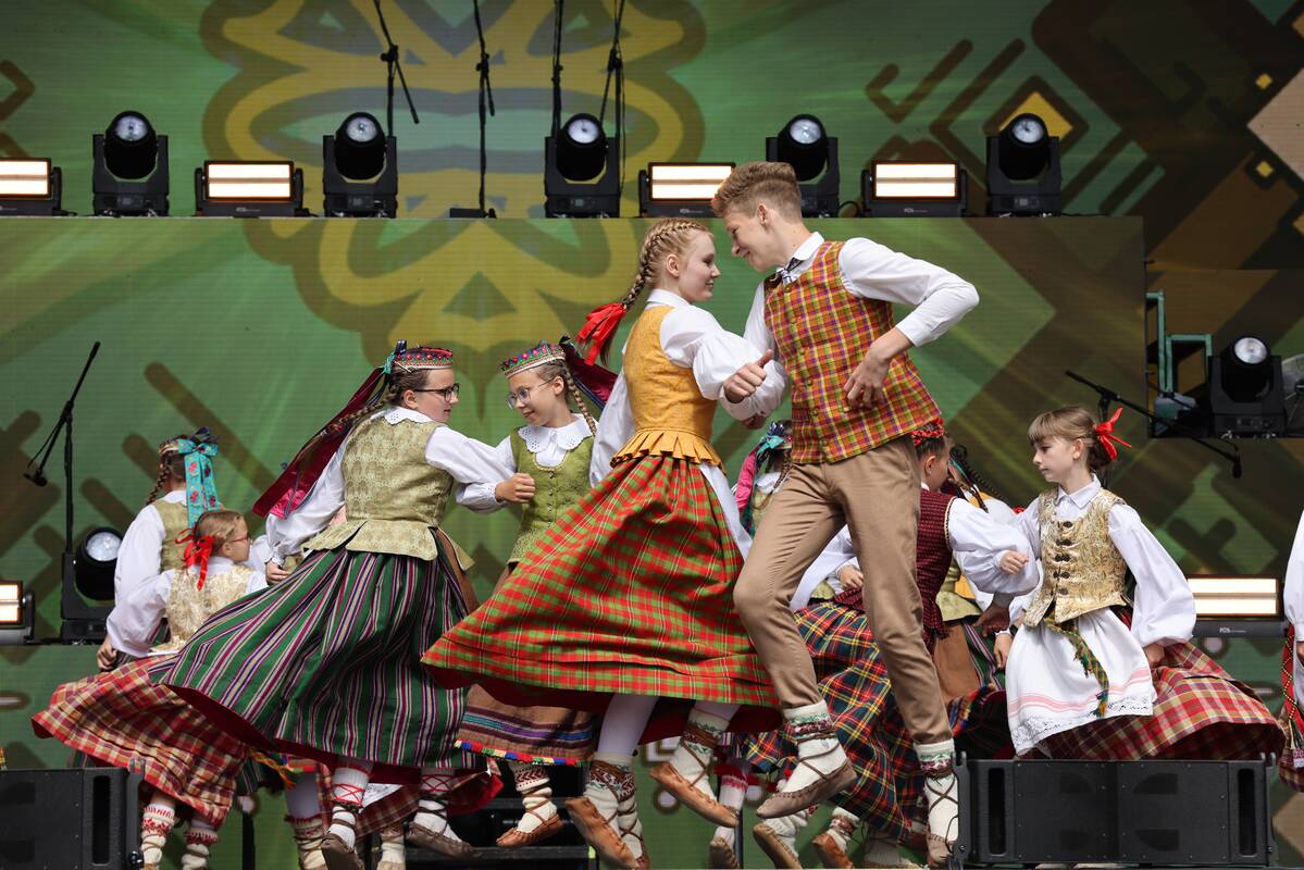 Festivalis: lapkričio 22 d. Raudondvario kultūros centre suksis gausybė vaikų ir jaunimo liaudiškų šokių porų.