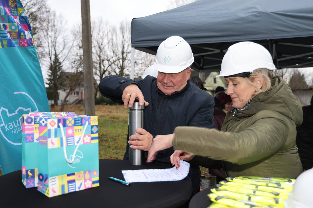 Liudijimas: prieš užkasant kapsulę, į ją įdėtas laiškas ateities kartoms.