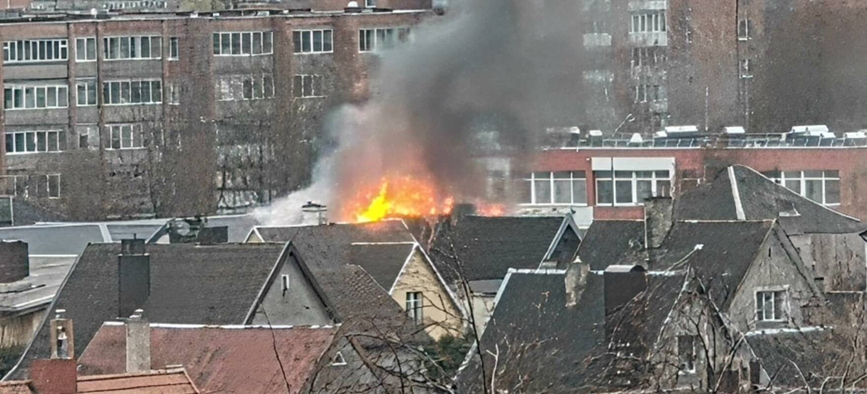 Statybininkų prospekte degė namas