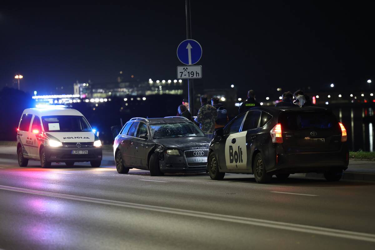 Trijų automobilių avarija Karaliaus Mindaugo prospekte