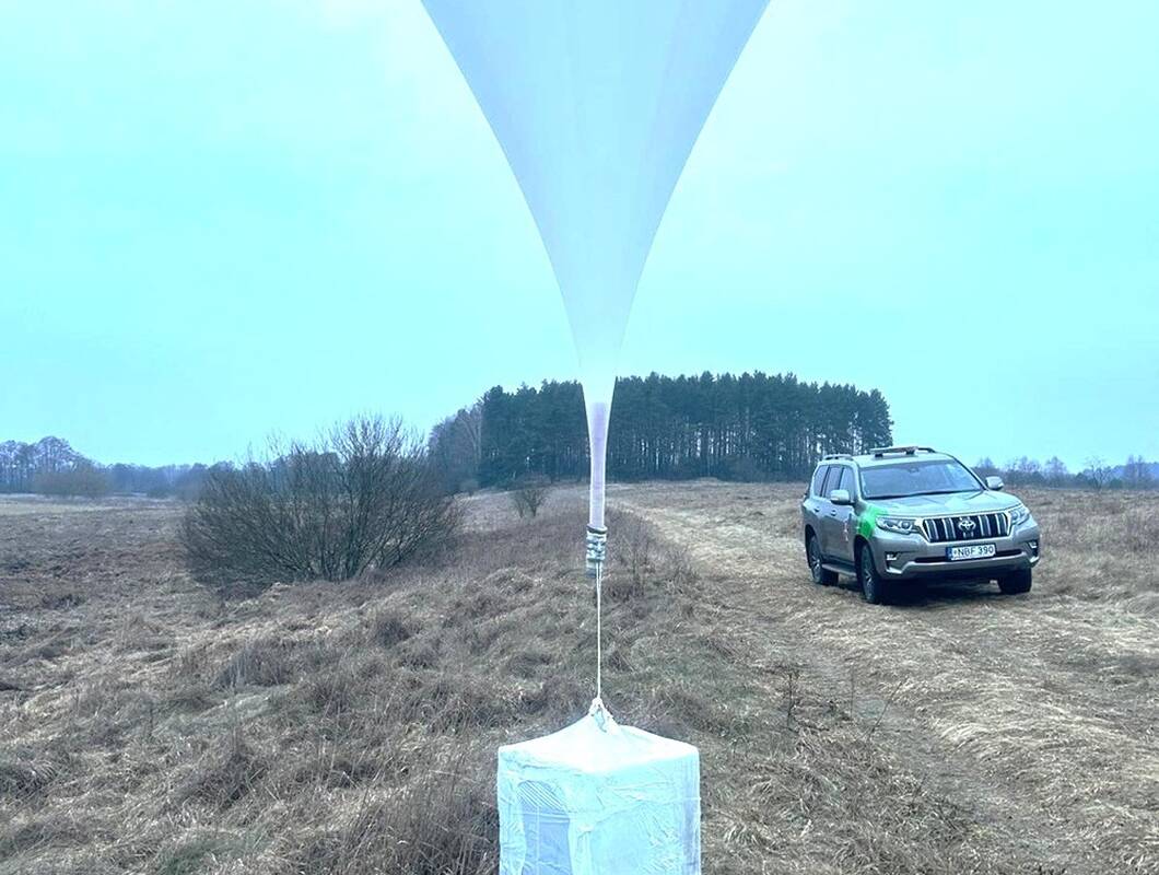 Pasieniečiai aptiko dar devynis balionus su kontrabandinėmis cigaretėmis