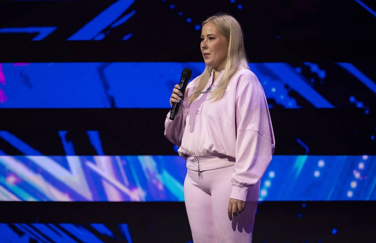 Pademonstravo gebėjimą kalbėti atvirkščiai: kaunietės pasirodymas scenoje paliks be žado