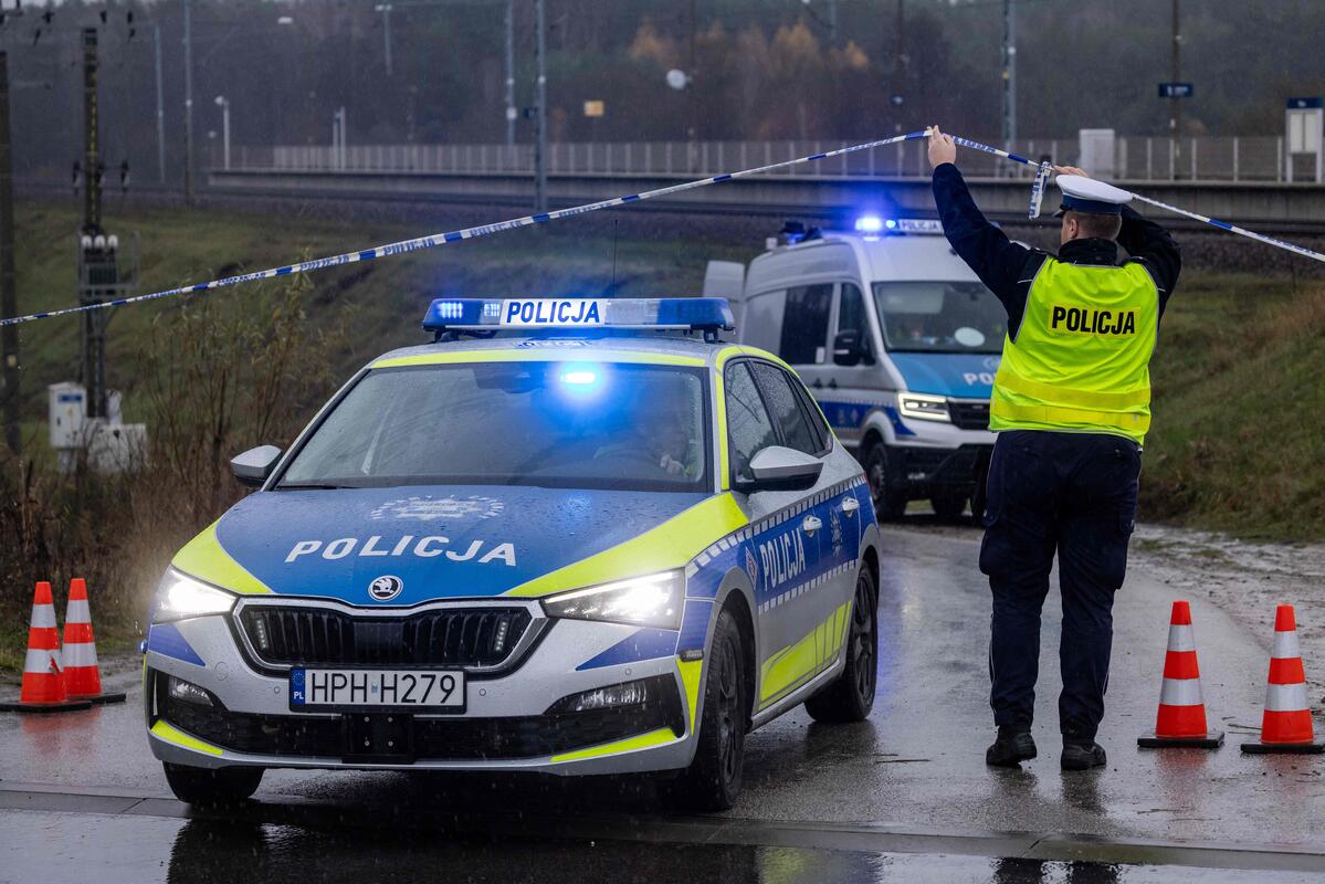 Lenkija metė gausias pajėgas išaiškinti geležinkelio sprogdintojus