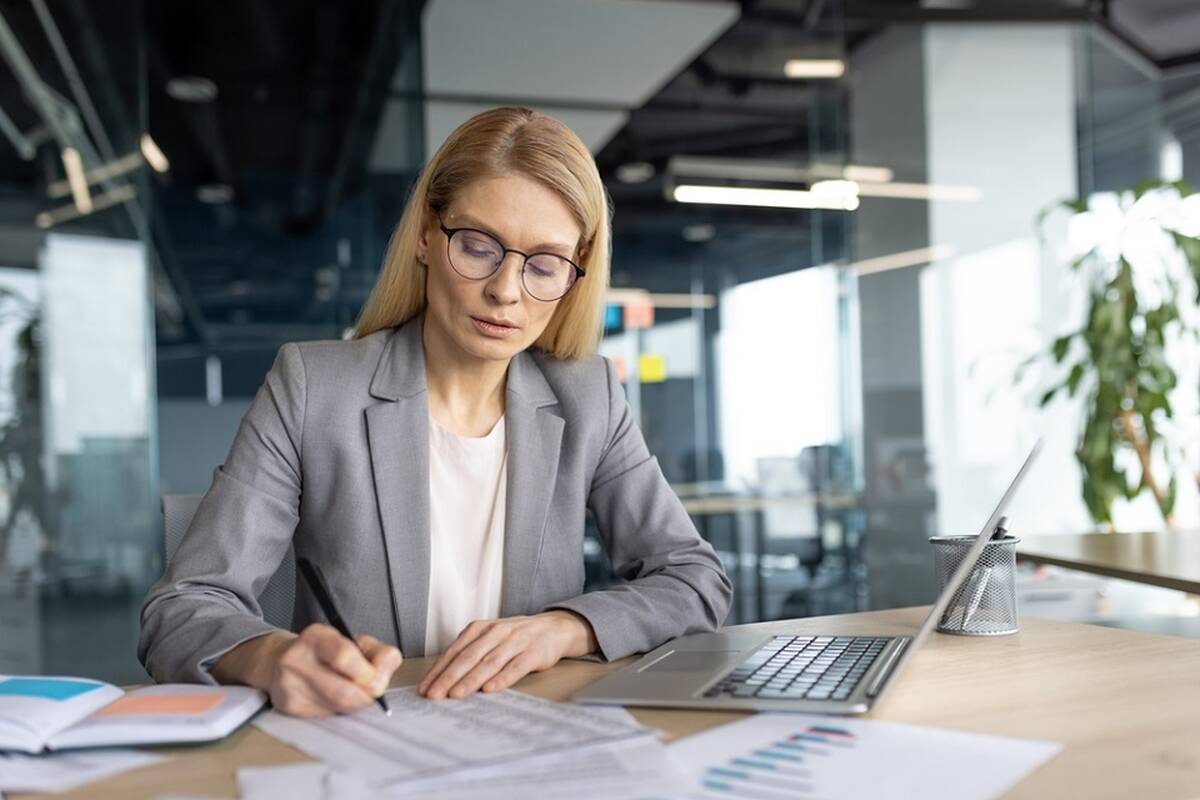 Kodėl nepavyksta susikaupti? Dažniausios klaidos dirbant biure