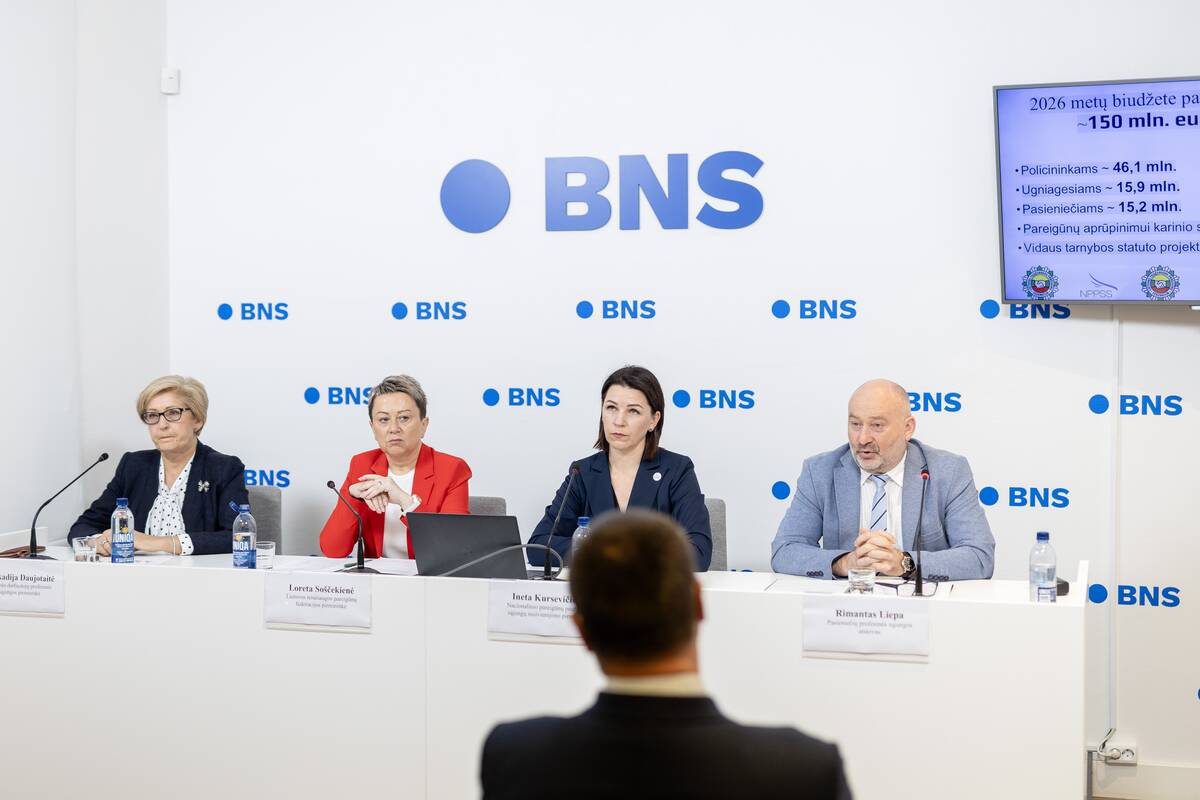 Spaudos konferencija apie policijos pareigūnų finansavimo problemas 