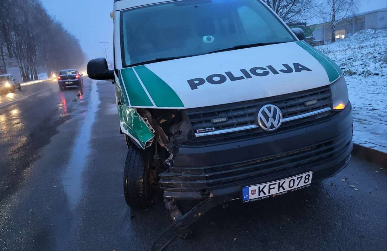 Vilniuje į avariją pateko policijos automobilis  