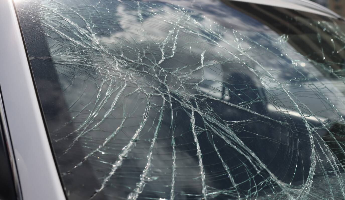 Taikos prospekte – konfliktas: išlipo iš BMW ir apdaužė „Audi“