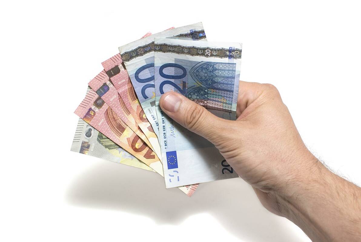 Naujosios Akmenės gyventojams už turto prievartavimą skirtos laisvės atėmimo bausmės