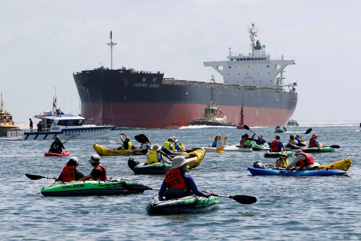 Australijoje dėl protesto anglių eksporto uoste sulaikyta dešimtys žmonių