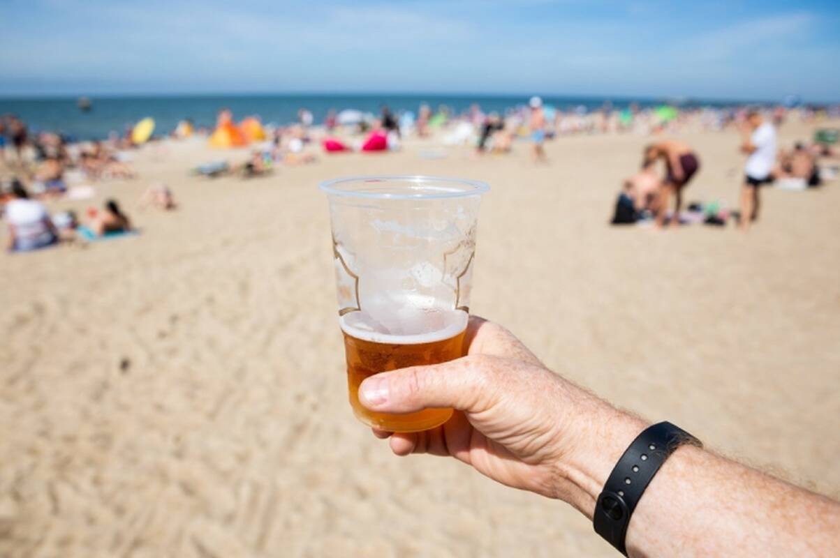 Seimas svarstys, ar drausti nealkoholinio alaus, vyno ir sidro pardavimą nepilnamečiams