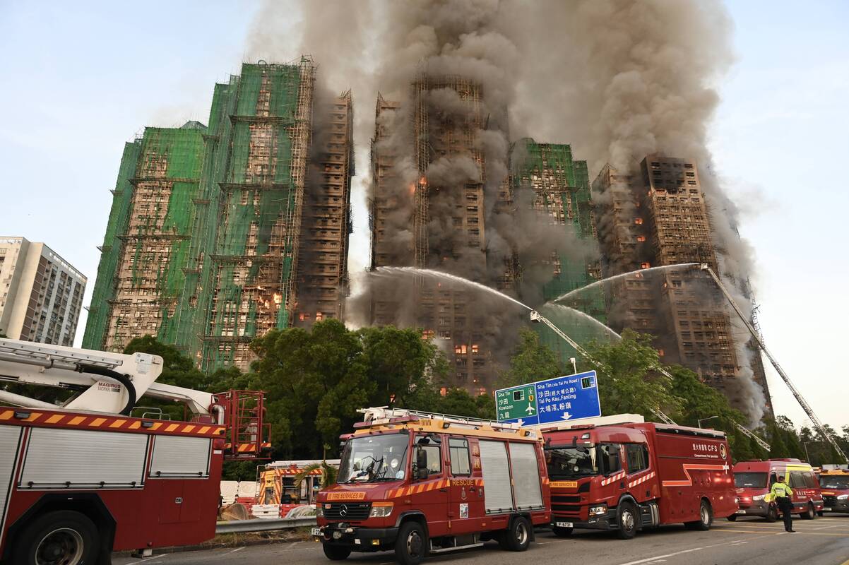 Honkongo gyvenamųjų namų komplekse per gaisrą žuvo mažiausiai 36 žmonės 