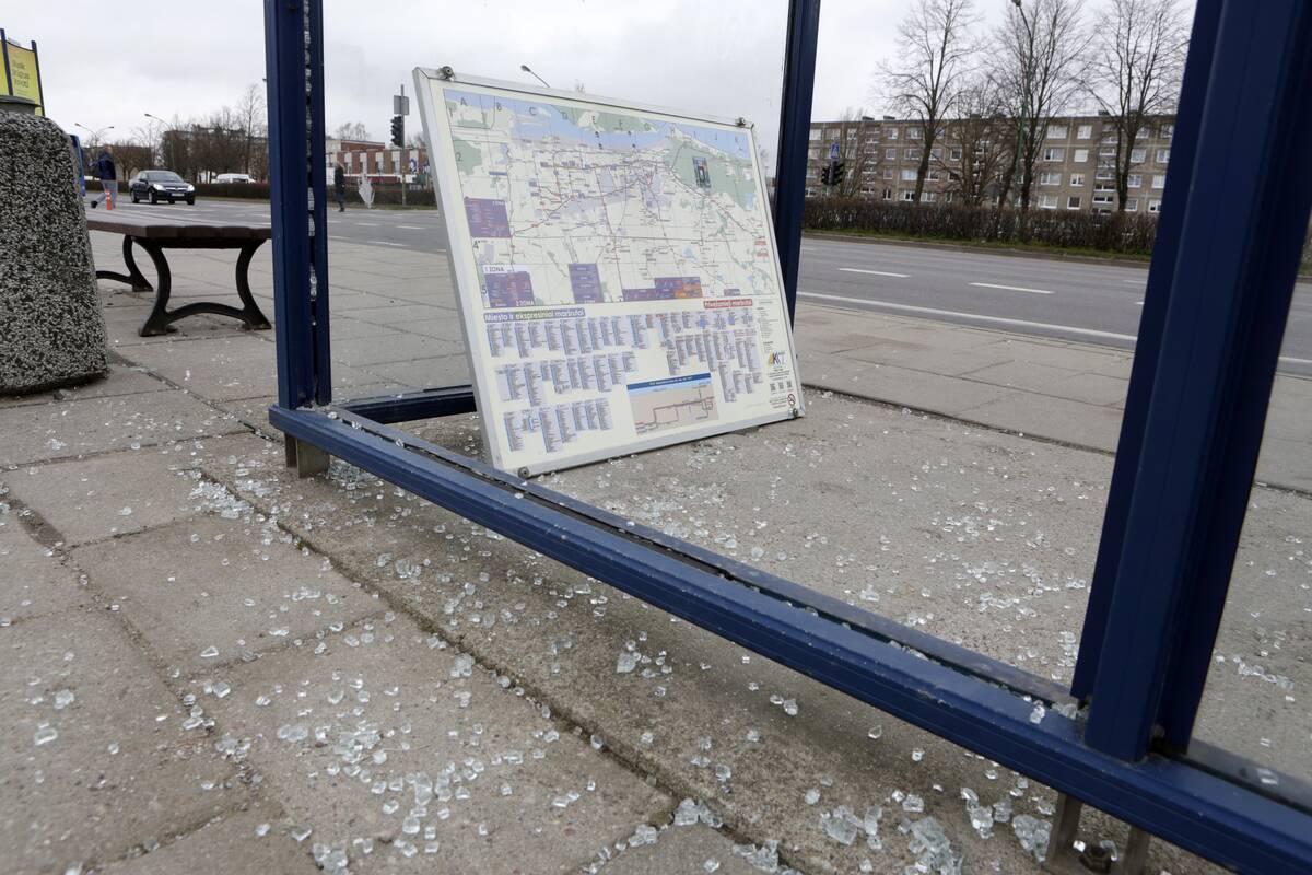 Pomėgis: autobusų stotelių paviljonai dažniausiai nukenčia nuo vandalų.