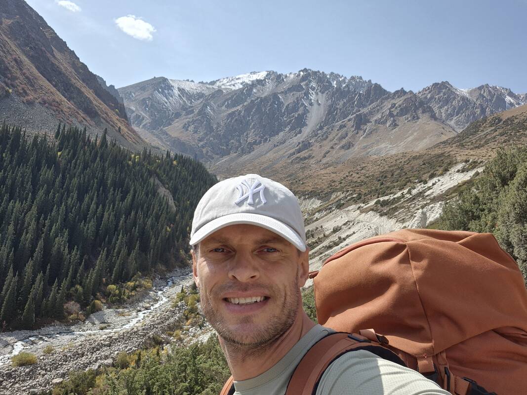 Įspūdis: A. Laurišonis, kopdamas į Kirgizijos kalnų viršukalnę, vadinamą Učiteliu, grožėjosi laukinės gamtos peizažais.