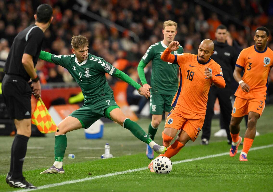 Lygis: iš lietuvių kamuolį perėmusio D. Maleno (Nr. 18) rezultatyvų reidą E. Jankauskas pavadino aukščiausio meistriškumo pavyzdžiu.