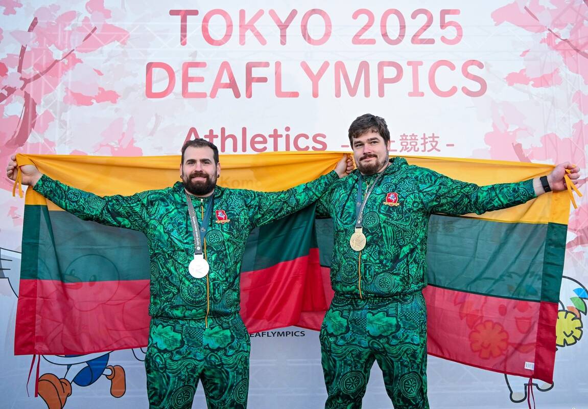 Triumfas: V. Ivaškevičius (kairėje) ir M. Jurkša antrose žaidynėse iš eilės iškovojo medalius.